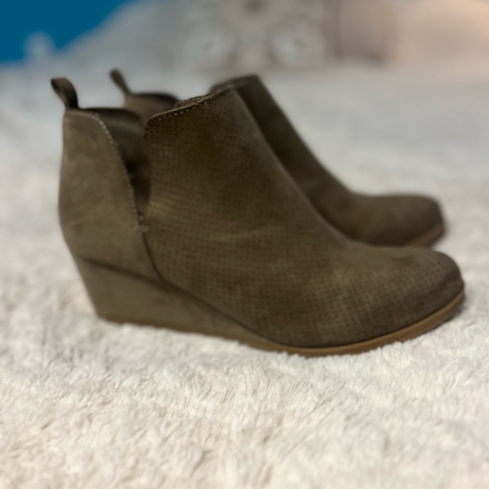 Dolce Vita suede‎ wedge ankle boots western boho chic